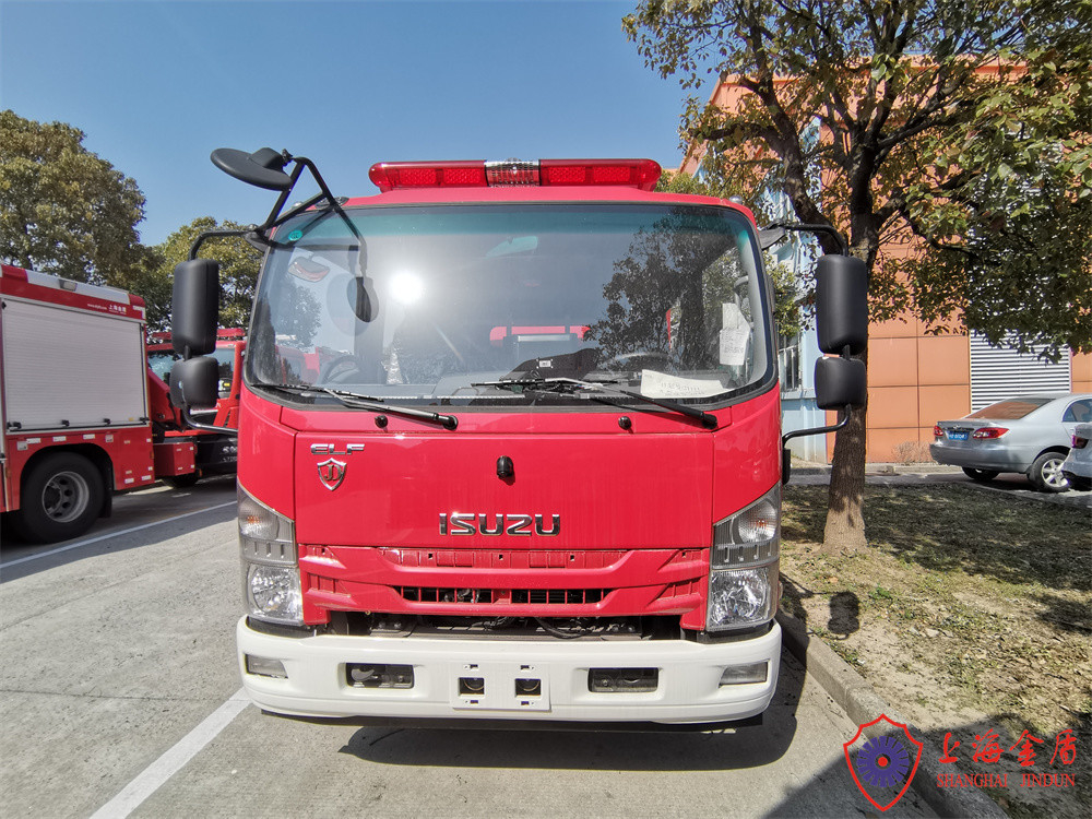 10KG Light Water Tanker Fire Fighting Vehicle With Piston Vacuum Pump 3500 Liters